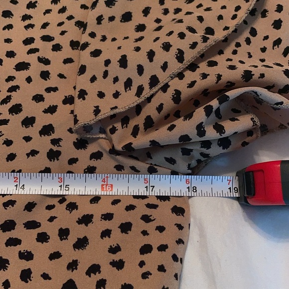 New -SHEIN size small - tan/black leopard blouse - Picture 9 of 10